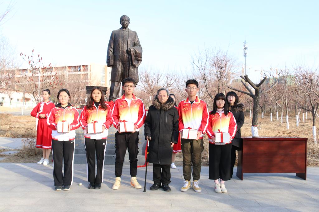 包医新闻我校举行秦文斌教授高长青院士塑像落成揭牌仪式